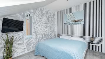 Iron/ironing board, WiFi, bed sheets