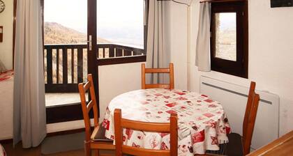 Comfortable studio for 4 in the heart of Les Orres, ski-in ski-out
