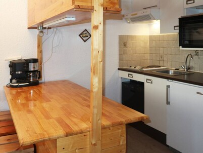 Cozy Studio for 4 in Heart of Les Orres with Balcony and Stunning Views
