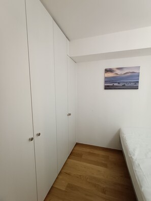 3 bedrooms, bed sheets