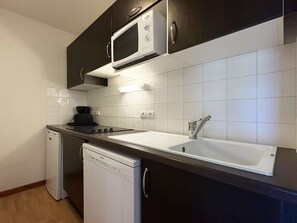 Microwave, dishwasher