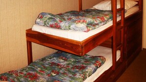A bunk bed with floral bedding and a wooden frame. - Family studio 4 pers, ski-in/ski-out, near center (Les Orres)