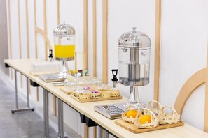 Daily cooked-to-order breakfast for a fee - Nappiness Hotel (Bangkok)