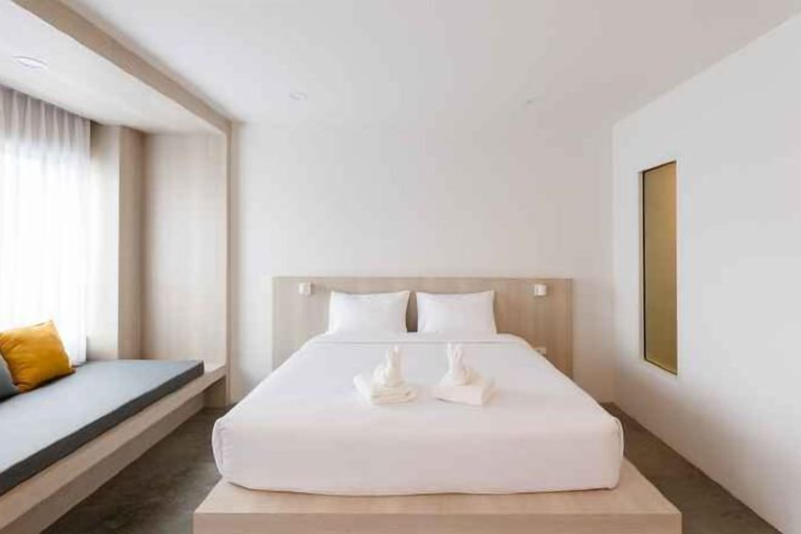 Escrivaninha, cortinas blackout, Wi-Fi de cortesia, roupa de cama