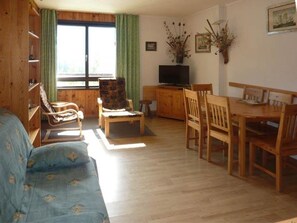Interior - 8-person apt, central location, ski-in/ski-out (Les Orres)