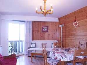 TV - Renovated studio for 4, ski-in/ski-out, Les Orres (Les Orres)