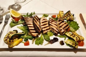 อาหารและเครื่องดื่ม