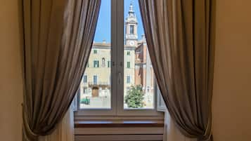 Habitación básica (Dei Cavalieri) | Sábanas italianas Frette y ropa de cama de alta calidad