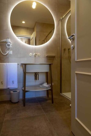 Executive Room (Dei Falconieri) | Bathroom - Dimora Storica Lo Svevo (Jesi)