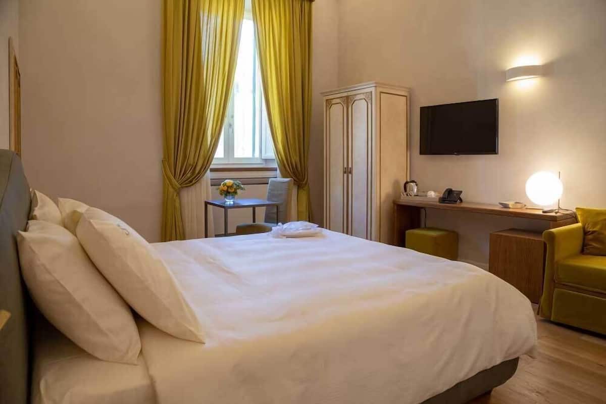 Luxe kamer (Dei Trovatori) | Italiaanse Frette-lakens, luxe beddengoed, donzen dekbedden