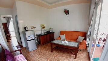 Family Bungalow | Living area | Flat-screen TV