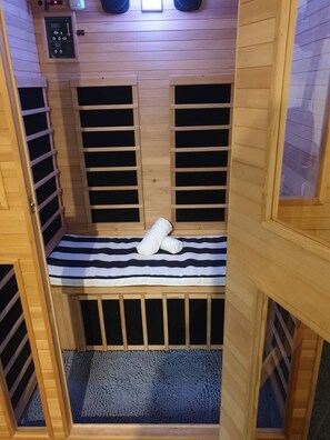 Unclassified image, 4 of 10, button - Tui2 - Studio (Macandrew Bay)