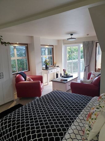 Iron/ironing board, WiFi, bed sheets. Tui2 - Studio