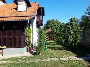 Property grounds - Holiday apartment with wifi and air conditioning (Balatonszemes)