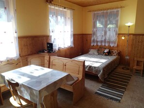 2 chambres, fer et planche à repasser, accès Internet