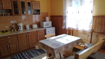 Kühlschrank, Mikrowelle, Ofen, Toaster