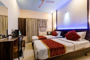 Quarto casal luxo | Cofres nos quartos, Wi-Fi de cortesia, roupa de cama