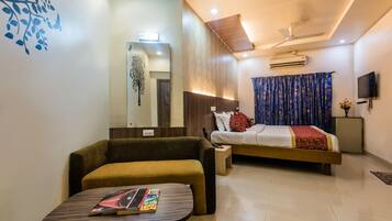 Family Room | In-room safe, free WiFi, bed sheets