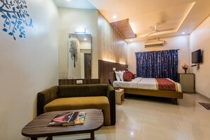 Family Room | In-room safe, free WiFi, bed sheets - Hotel Panchratna- Panvel (Panvel)