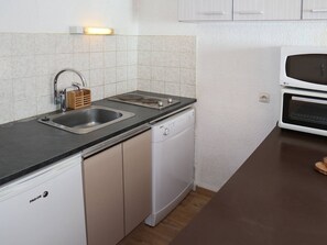 Mikrovågsugn, ugn och diskmaskin