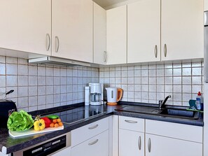 Fridge, oven, dishwasher, cookware/dishes/utensils