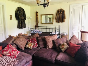 Apartment | Living room | 40-inch flat-screen TV with cable channels, TV, fireplace - 2-bed Apartment Overlooking the River (Avesta)