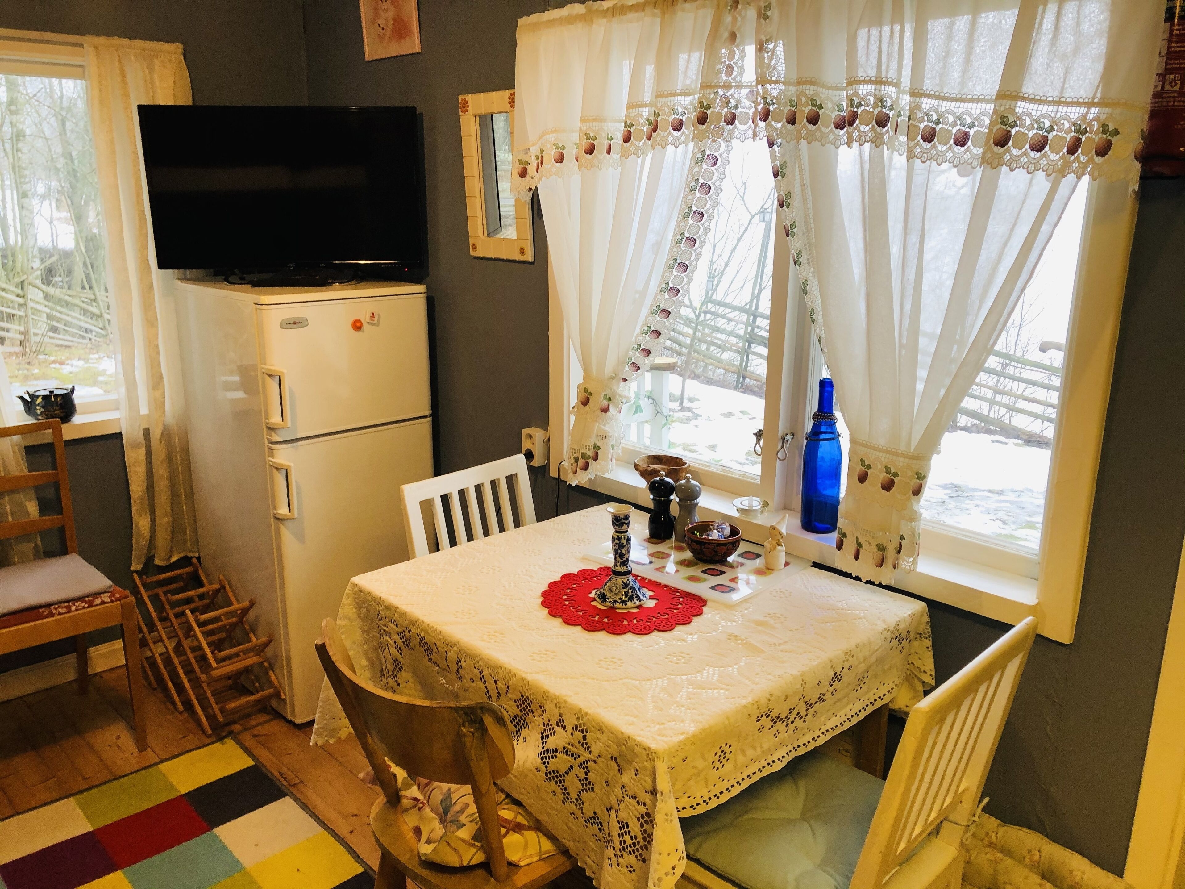Cabin | Private kitchen | Fridge, microwave, oven, stovetop