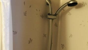 Cabin | Bathroom | Shower, free toiletries, hair dryer, towels