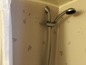 Bústaður | Baðherbergi | Sturta, snyrtivörur án endurgjalds, hárblásari, handklæði