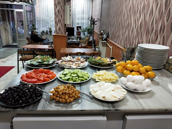 Free daily buffet breakfast - Otel Cinar (Erzurum)