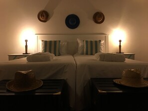 1 bedroom, desk, WiFi, bed sheets - HOME PORFIRIOS - Deluxe Suite (Redondo)