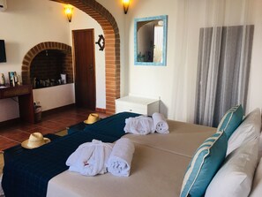 1 bedroom, desk, WiFi, bed sheets - HOME PORFIRIOS - Deluxe Suite (Redondo)