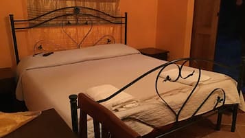 Studio Suite | Desk, laptop workspace, free WiFi