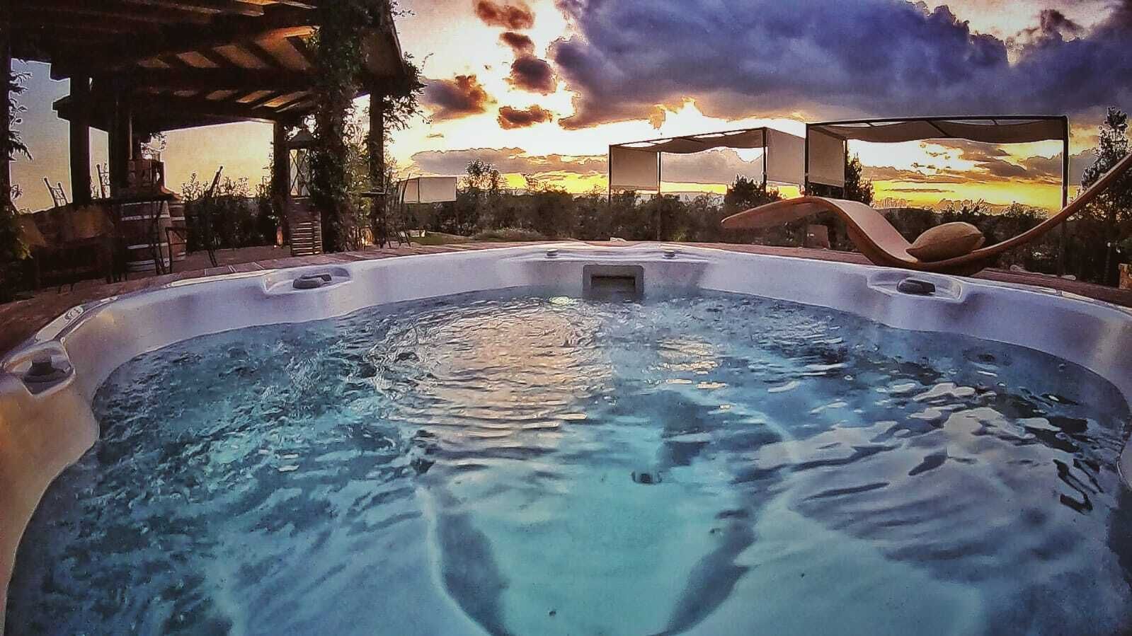 Outdoor spa tub