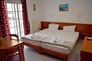 Standard Studio | Premium bedding, blackout drapes, free cribs/infant beds, free WiFi - Galanis Hotel (Dio-Olympos)
