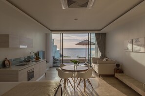 Terrace/patio - Skye Beach Hotel (Koh Samui)