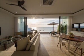 55-inch Smart TV with satellite channels, TV, Netflix - Skye Beach Hotel (Koh Samui)