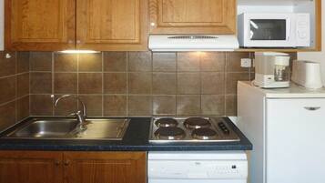 KĂŒhlschrank, Mikrowelle, GeschirrspĂŒler