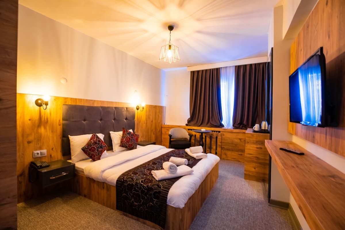 Standard Double Room | 1 bedroom, minibar, free WiFi
