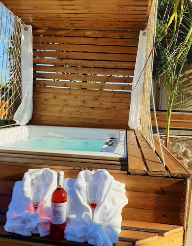 Special amenities  as outdoor hot tub, BBQ  and Fireplace.