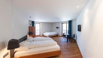 Family Quadruple Room | Hypo-allergenic bedding, down comforters, in-room safe, blackout drapes