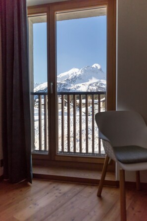 Quarto casal básico | Vista para a montanha