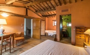6 camere, accesso a Internet, lenzuola