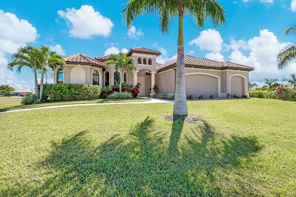 Exterior - Palm Treasure 1025 - Cape Coral 3BR / 3Ba Home (Cape Coral)