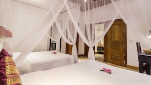 5 Schlafzimmer, Zimmersafe, Schreibtisch, Bügeleisen/Bügelbrett