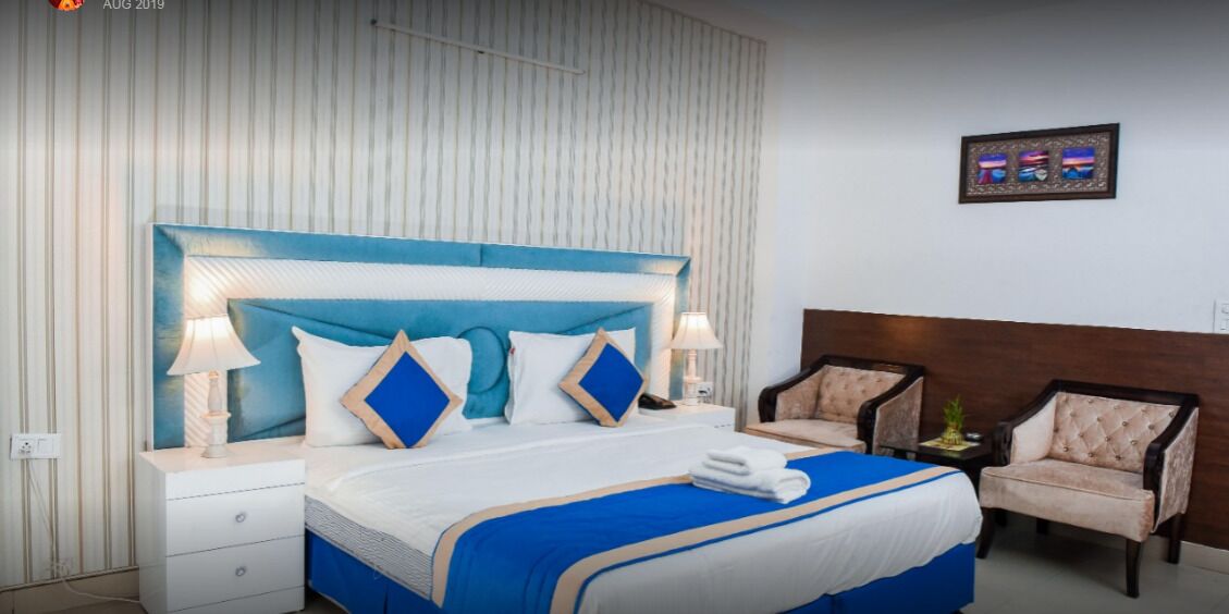 Deluxe Room | Individually furnished, blackout drapes, iron/ironing board, free WiFi