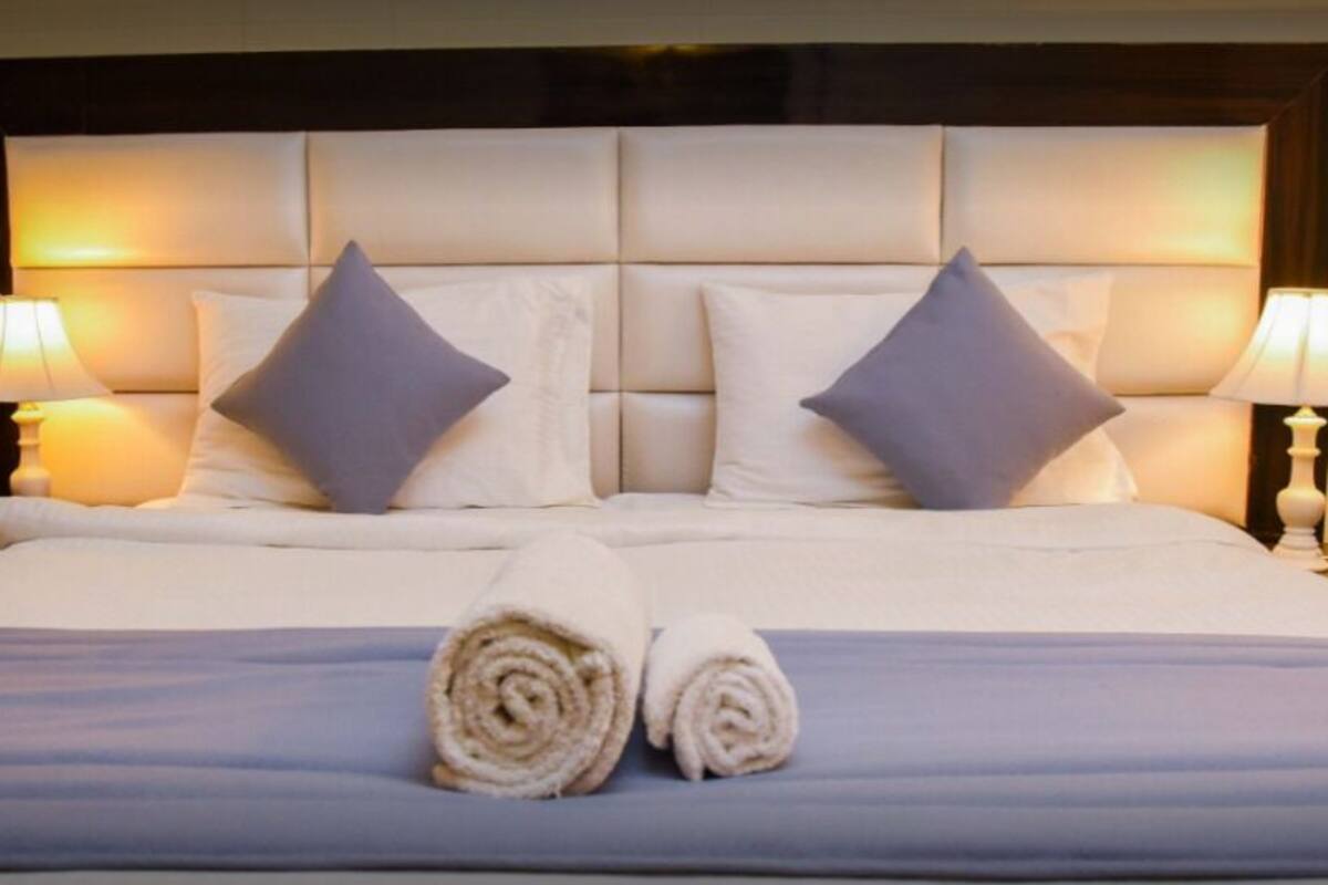 Premium Room | Individually furnished, blackout drapes, iron/ironing board, free WiFi