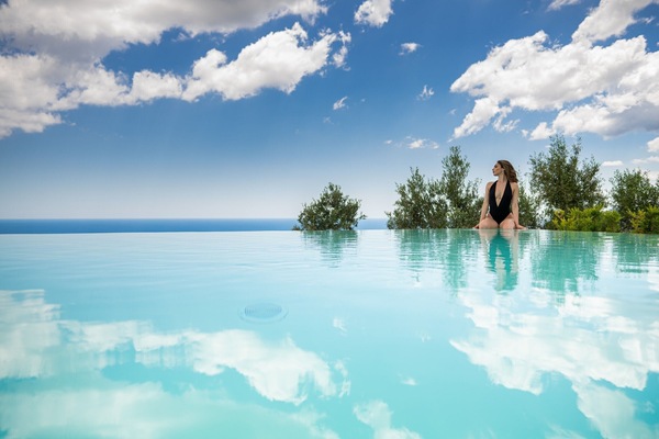 Een verwarmd zwembad