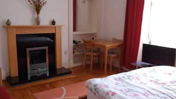 2 chambres, fer et planche Ă repasser, Wi-Fi gratuit, draps fournis