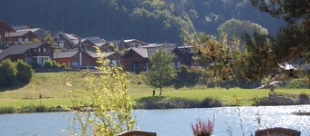 Maison de rêve au bord du lac (grand) au bord du lac forestier Rieden (Eifel)